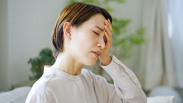 頭がすっきりしない女性